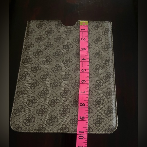 Guess Factory Signature 4-G Logo Tablet Sleeve/Case 8x10” - Picture 5 of 6